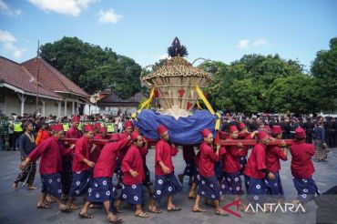 Keraton Yogyakarta gelar tradisi grebeg akbar sebagai simbol sedekah raja di Hari Raya Idul Adha