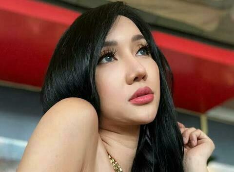 KISAH HIDUP DAN SISI LAIN LUCINTA LUNA 