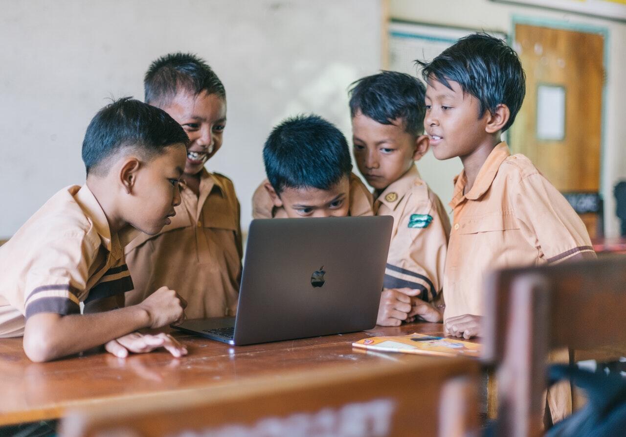 Sistem Pendidikan Indonesia yg Aneh & Tidak Manusiawi