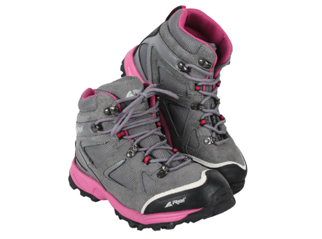 10 Rekomendasi Sepatu Gunung Terbaik