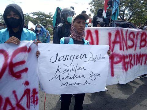 VIRAL.. AKSI PENDEMO KOCAK YUK KITA RAMEIN