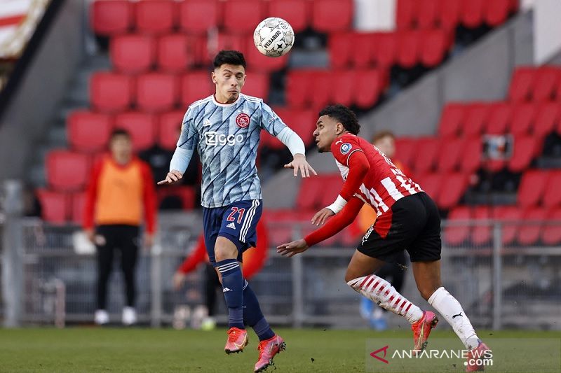 Manchester United capai kesepakatan datangkan Lisandro Martinez