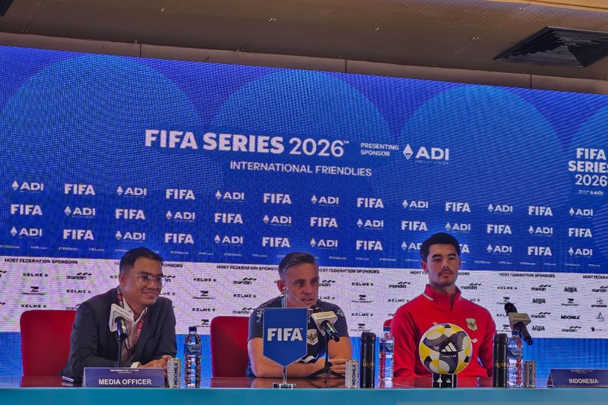 Tiga atau empat bek, John Herdman?