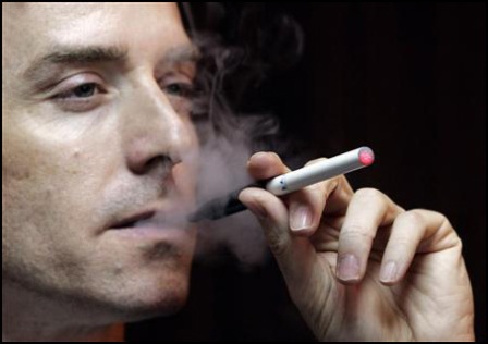 cara-memegang-rokok.jpg