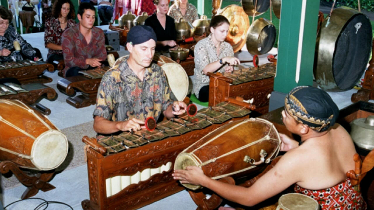 Dentingan Misterius Suara Gamelan: Fenomena Suara Misterius