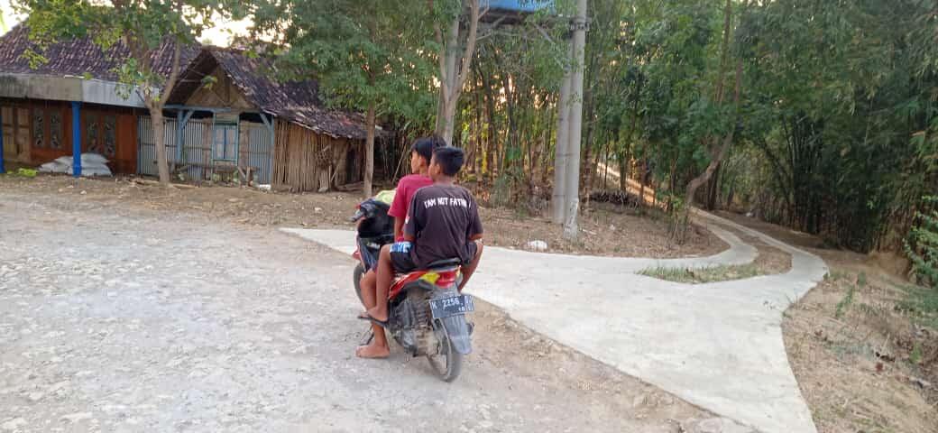 Laut Weleri: Memandang Dan Memancing