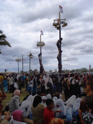 panjat_pinang1.jpg