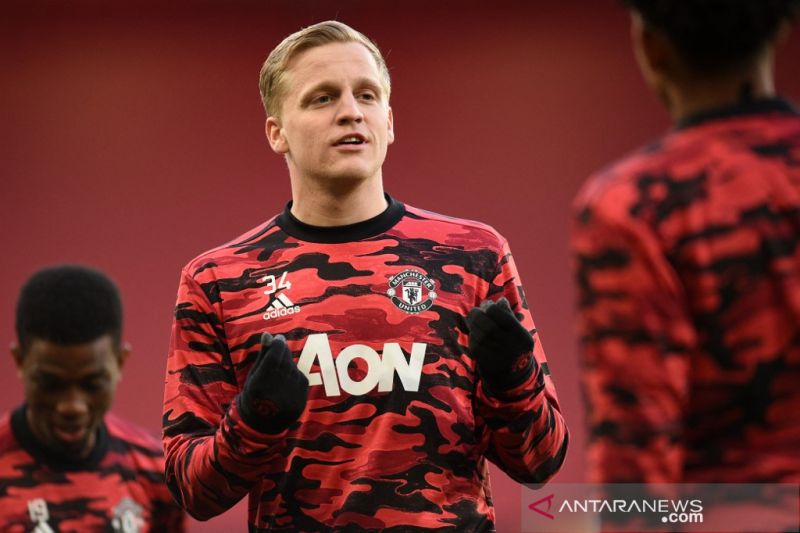 Crystal Palace & Tottenham bersaing untuk dapatkan Donny van de Beek