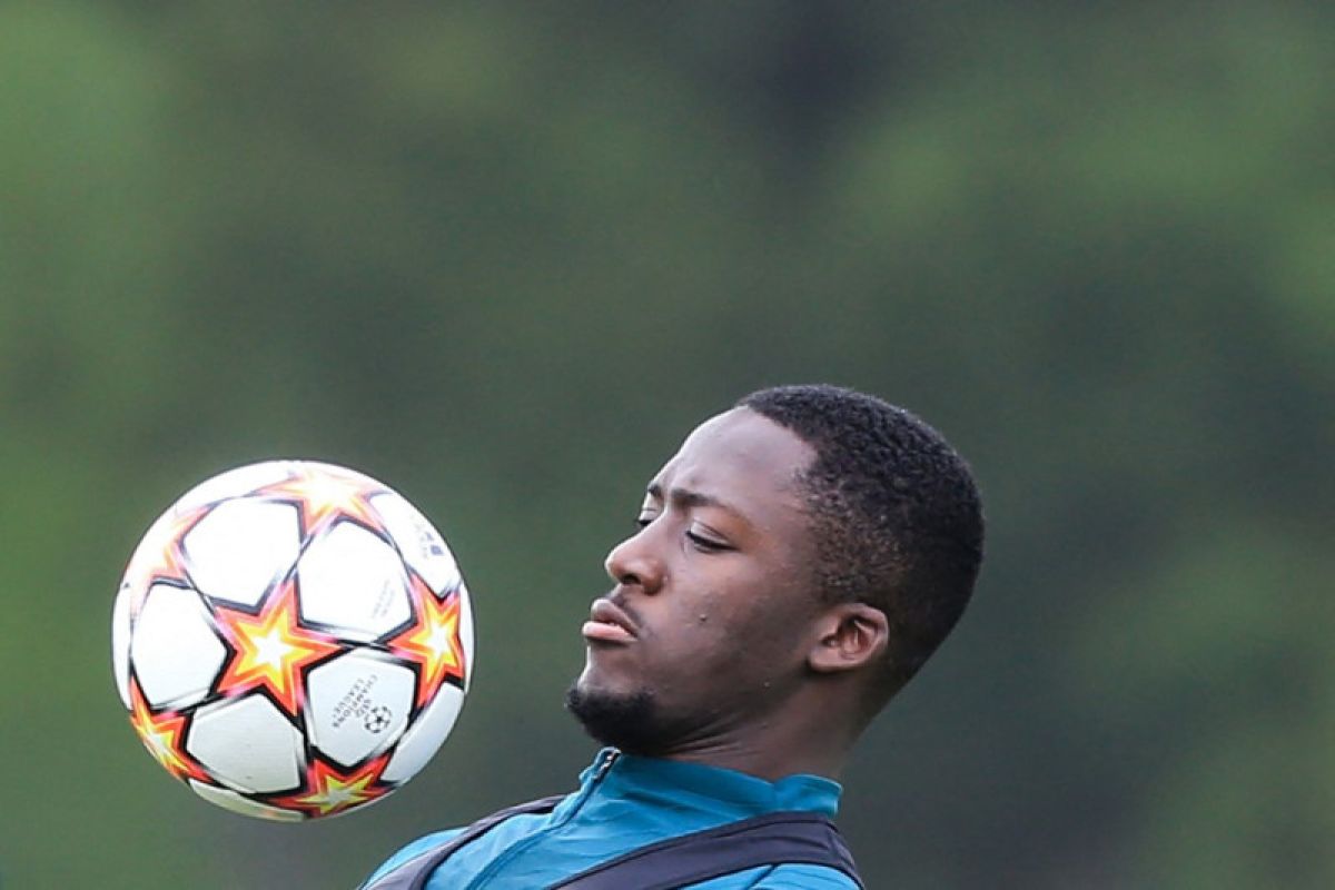 Konate pastikan absen lawan City karena cedera