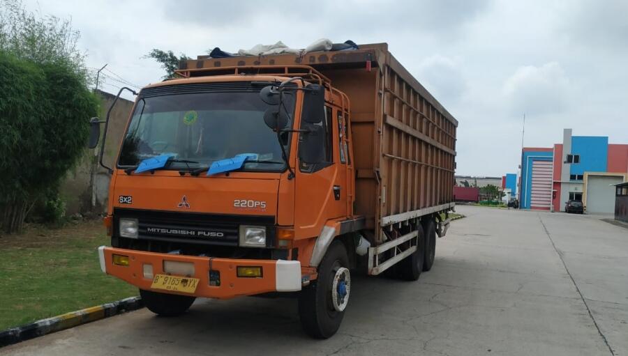 Mengapa Truk Sering Berjalan Lambat? Ini Dia 3 Alasannya!