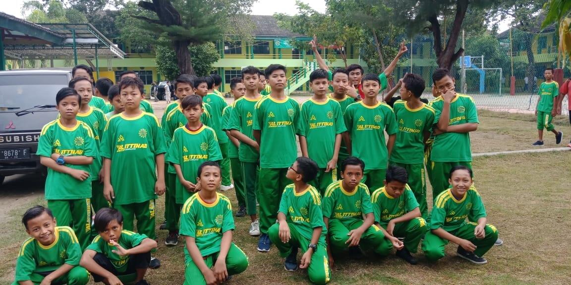 5 Macam Pose Narsis Ala Muda-mudi, Kamu yg Mana? 