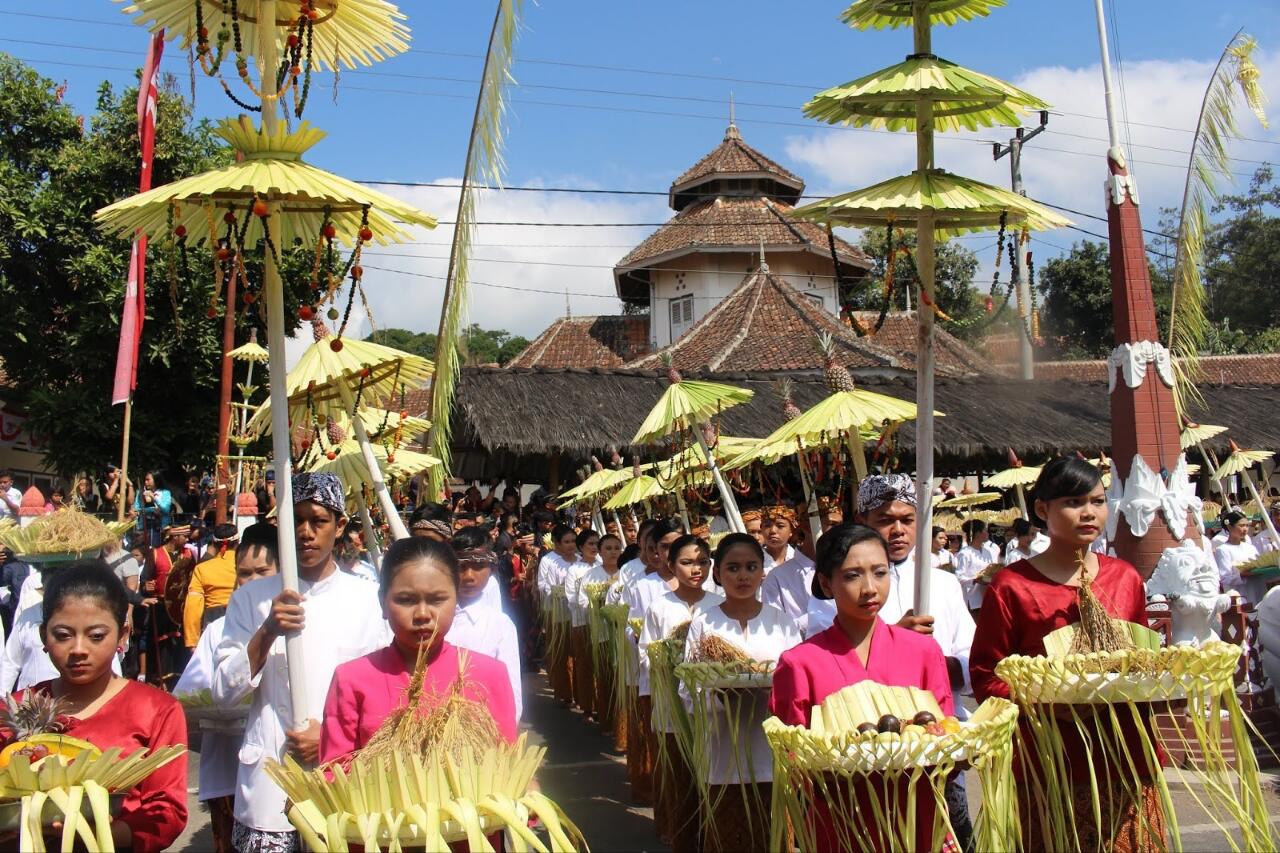 Prosesi Puncak Seren Taun Cigugur Kuningan