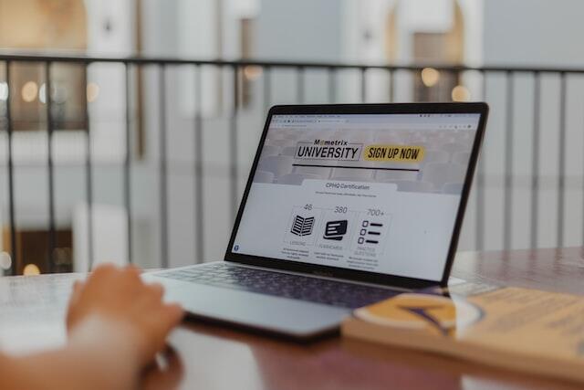 5 FAKTA mengejutkan tentang PENDIDIKAN ONLINE