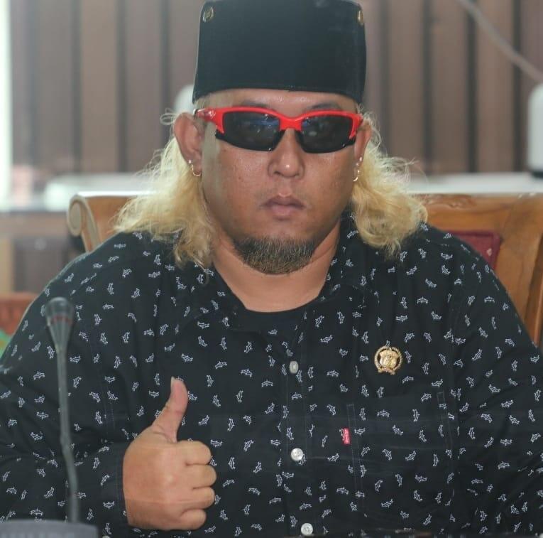Inilah Anggota DPRD Paling Nyentrik di Indonesia