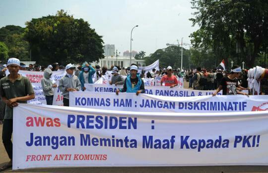 "KATAKAN ORA PADA KOMUNIS"