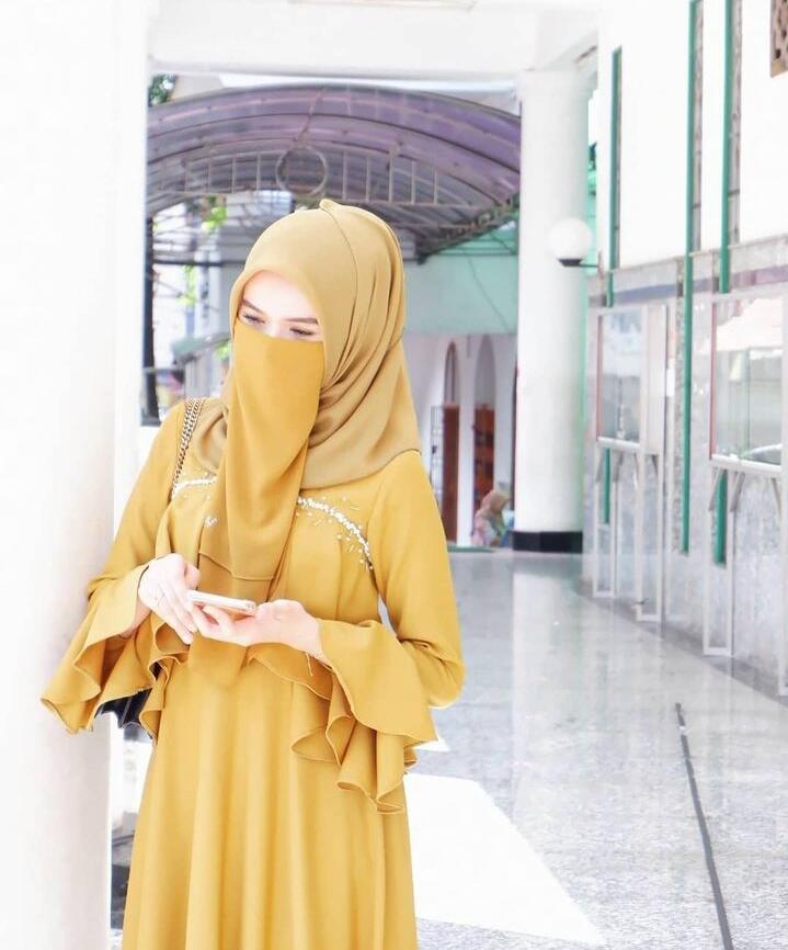 CANTIKNYA CEWEK BERCADAR LIVE STREAMING