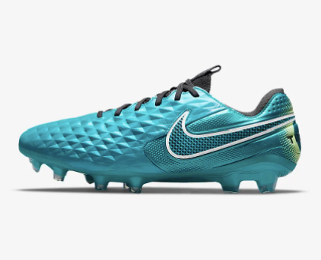 10 Rekomendasi Sepatu Bola Nike Terbaik