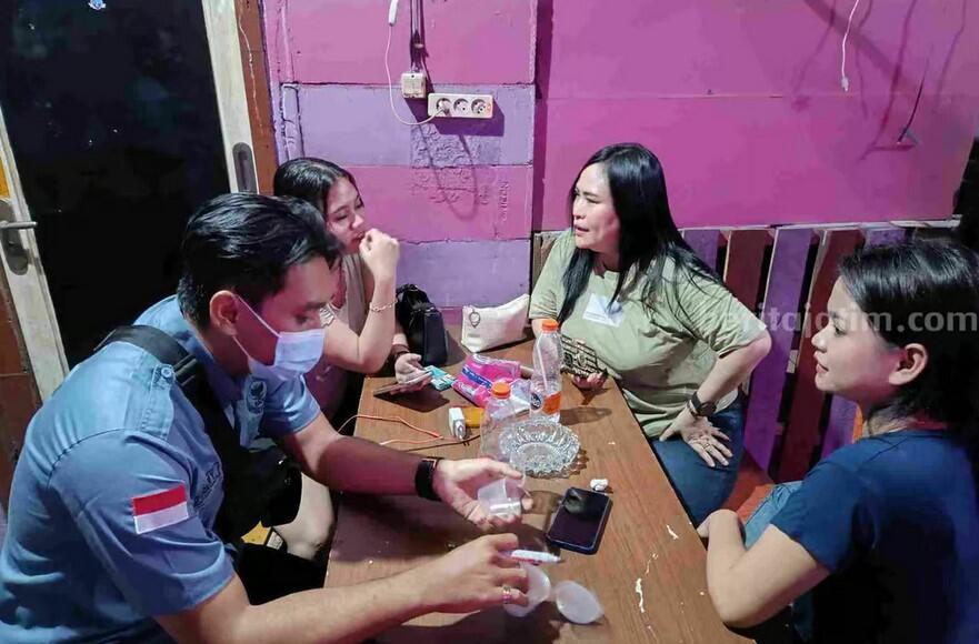 Pramusaji Warkop Seksi Dirazia, Diminta Tes Urine Satpol PP & BNNK Gresik