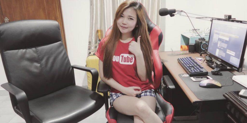 Senyuman paras gadis manis bikin greget (Louncing21)