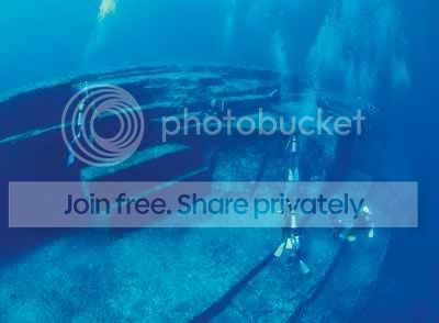 underwaterpyramid1.jpg