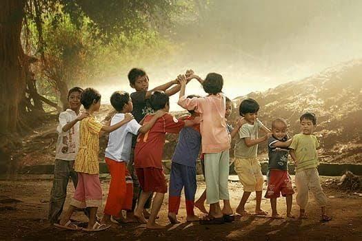 Kesederhanaan Kebahagiaan Masa Kecil