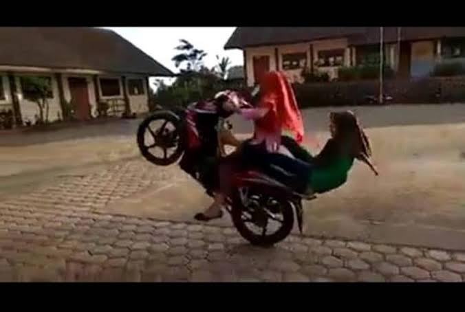 Kelakuan Absrud Pengendara Motor!!Part 2