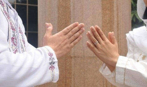 Lebaran Kemarin, Agan Tetap Salam-salaman?