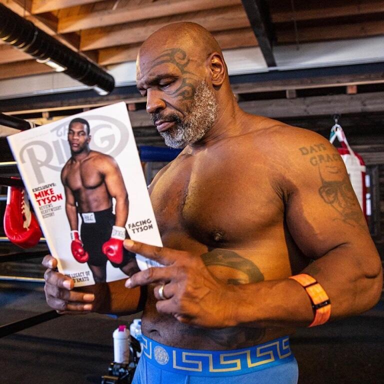 Penampakan Badan Mike Tyson Saat Terapi Listrik, Serem Gan!