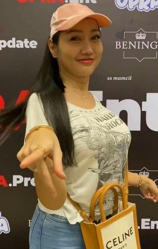 KISAH HIDUP DAN SISI LAIN LUCINTA LUNA 