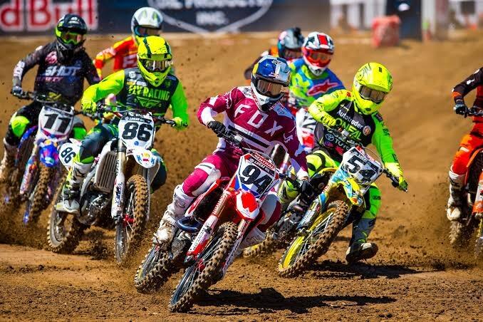 Perbedaan Motocross Dan Road Race!