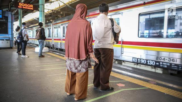 Tips Bagus Bisa Dapat Duduk Dikereta KRL, Buat Pemula