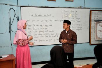 Wamendikdasmen tinjau kelas persiapan OSN matematika di SD Lamongan