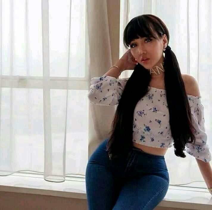 KISAH HIDUP DAN SISI LAIN LUCINTA LUNA 