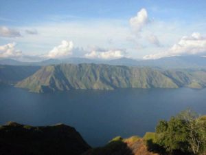 300px-danau_toba.jpg
