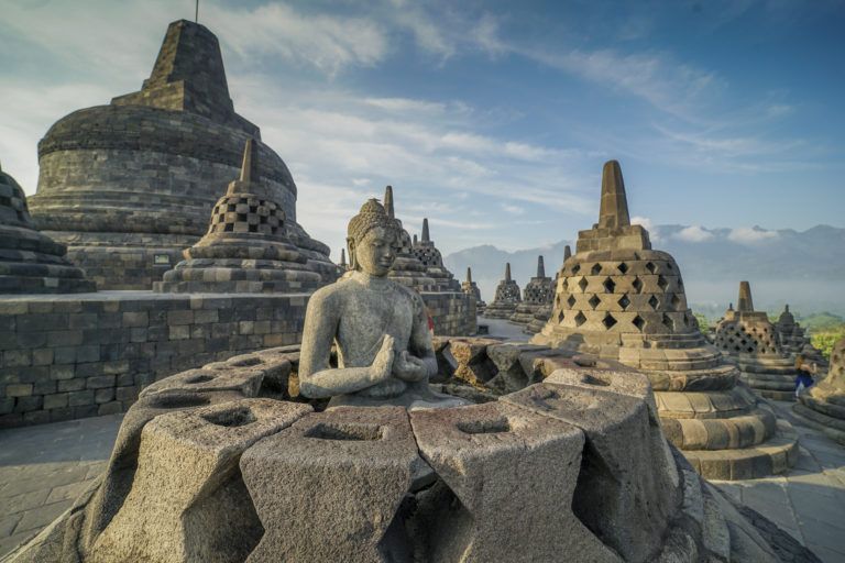 Agama Buddha Memiliki Tuhan Berkat Islam di Indonesia