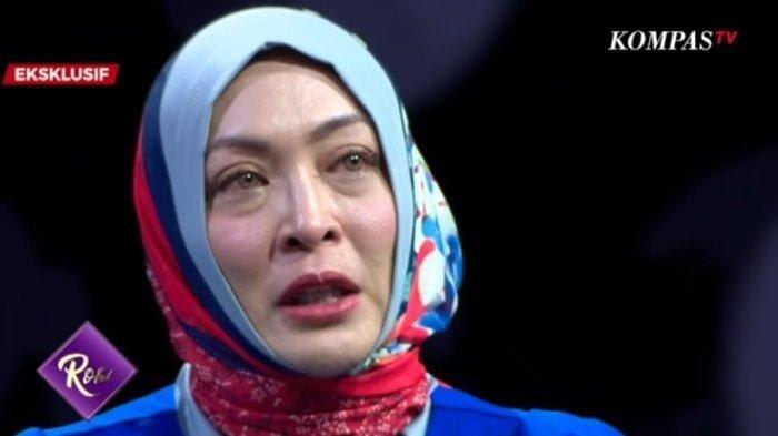 Angelina Sondakh Nangis, Koruptor Full Senyum