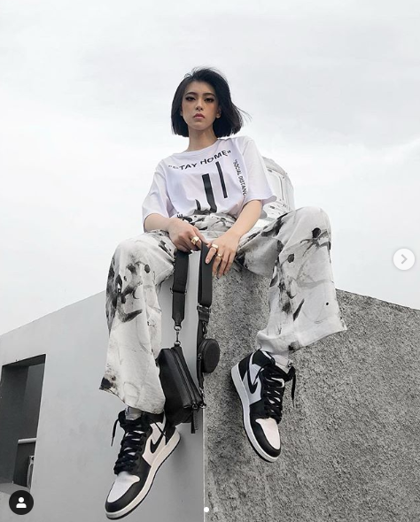 Yuk! Tengok style & koleksi sneakers Tamara Dai