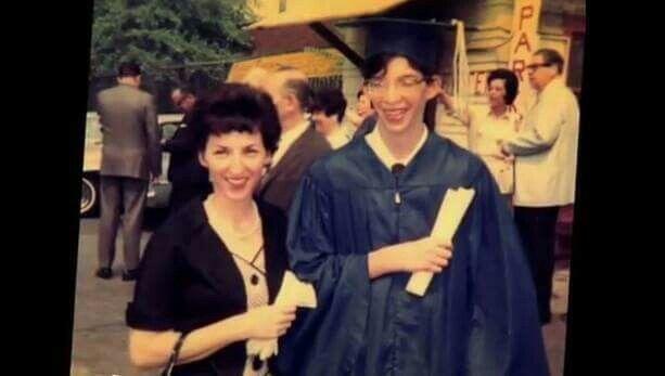 KISAH HIDUP : Joey Ramone, Frontman Ringkih & Cinta Segitiga yg Rumit!