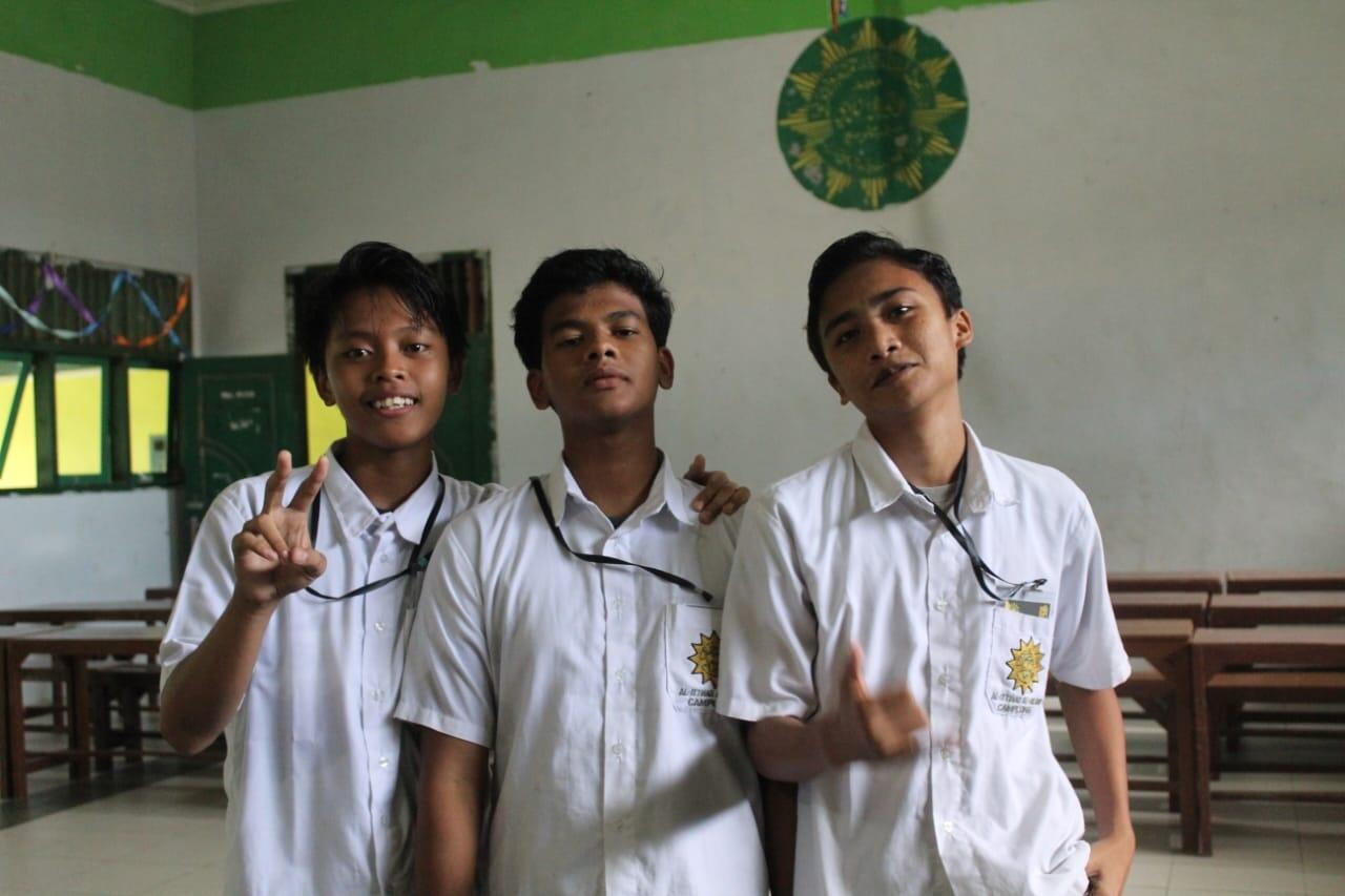 5 Macam Pose Narsis Ala Muda-mudi, Kamu yg Mana? 