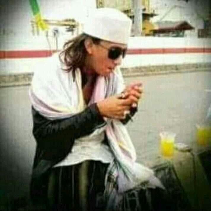 "KATAKAN ORA PADA KOMUNIS"