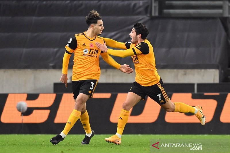 Wolverhampton terobos tiga akbar seusai bekuk Crystal Palace