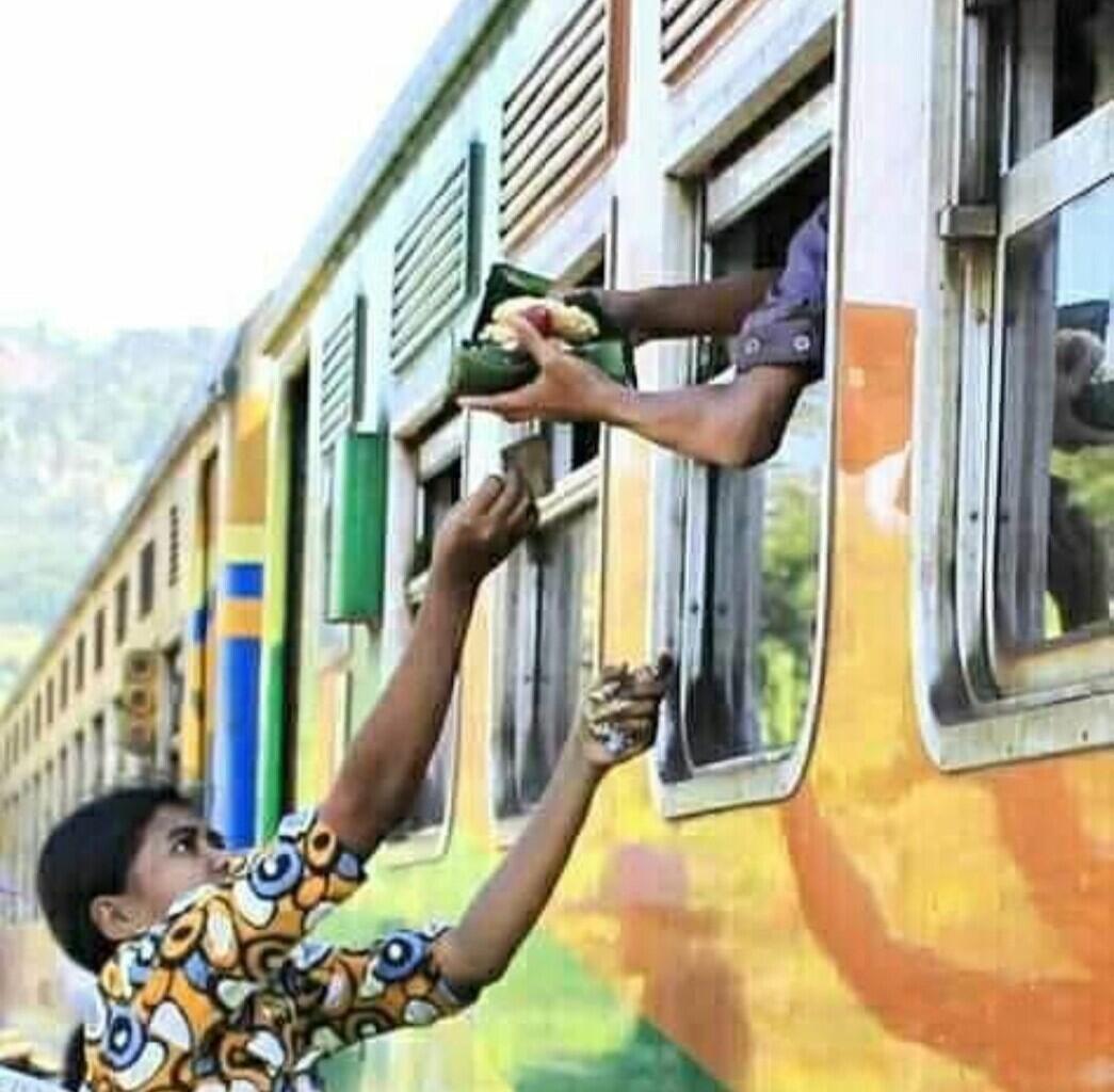 (Nostalgia) 4 Hal Pengalaman Naik Kereta Api Yang Tidak Terlupakan 