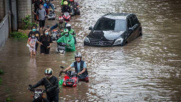 5 Cara Mencegah Banjir Masuk Rumah Anda