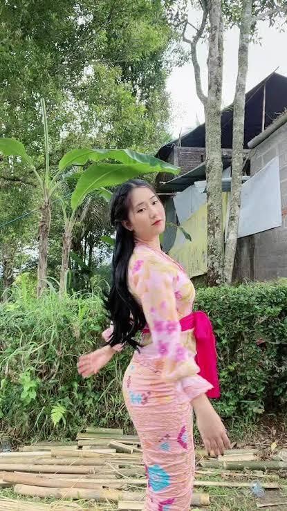 Intan Aninda,Youtuber Cantik Yang Sering Eksplore Alam Liar!