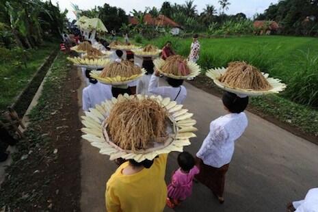 Penganut aliran kepercayaan minta pengakuan 