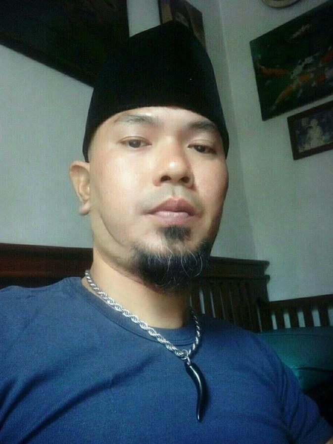 Viral, Driver Ojol Ini Mirip Banget Sama Ahmad Dhani 