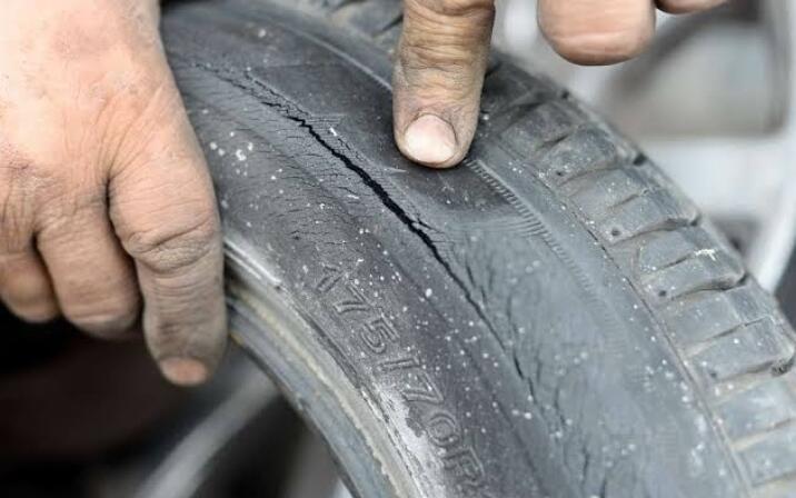 Cara Mudah Mengenali Ban Motor Minta Diganti Baru