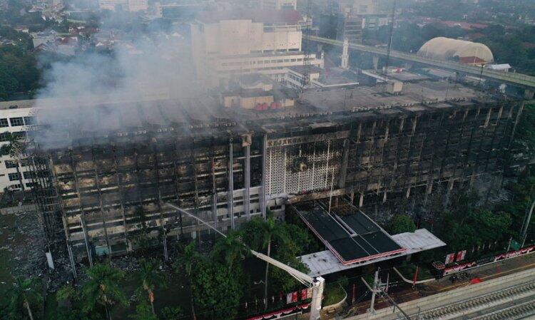 Soal Kejagung Hari-Hari Ini, Opini antara Terbakar & Dibakar