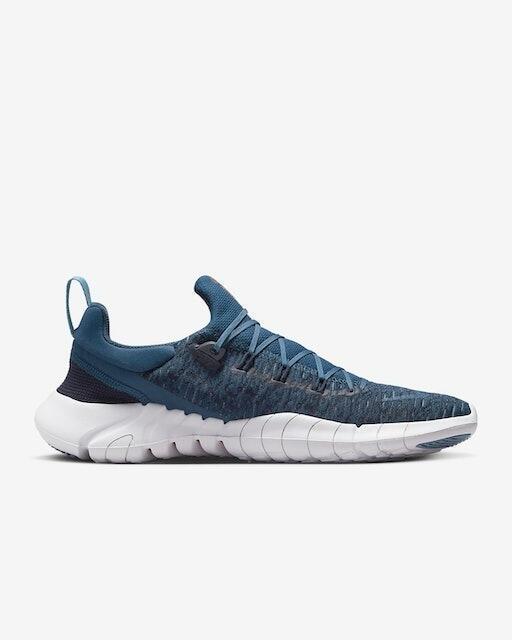10 Rekomendasi Sepatu Nike Pria Terbaik