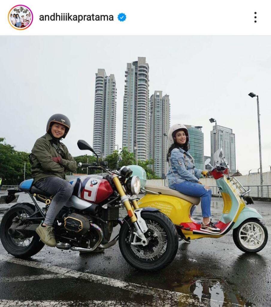 5 Potret Artis yg Motoran Bersama Pasangan, Romantis Banget nih!